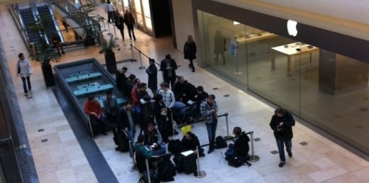 iPad 2 Verkaufsstart: Warteschlange in Hamburg