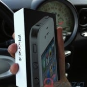 Foto eines gerade gekauften weißen iPhone 4 (iSpazio)