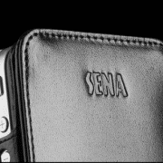 SENA Magnetflipper aus Leder für iPhone 4S/4