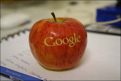 Google-Hollywood-Cooperation-on-Pay-per-view-Films-Threatens-Apple